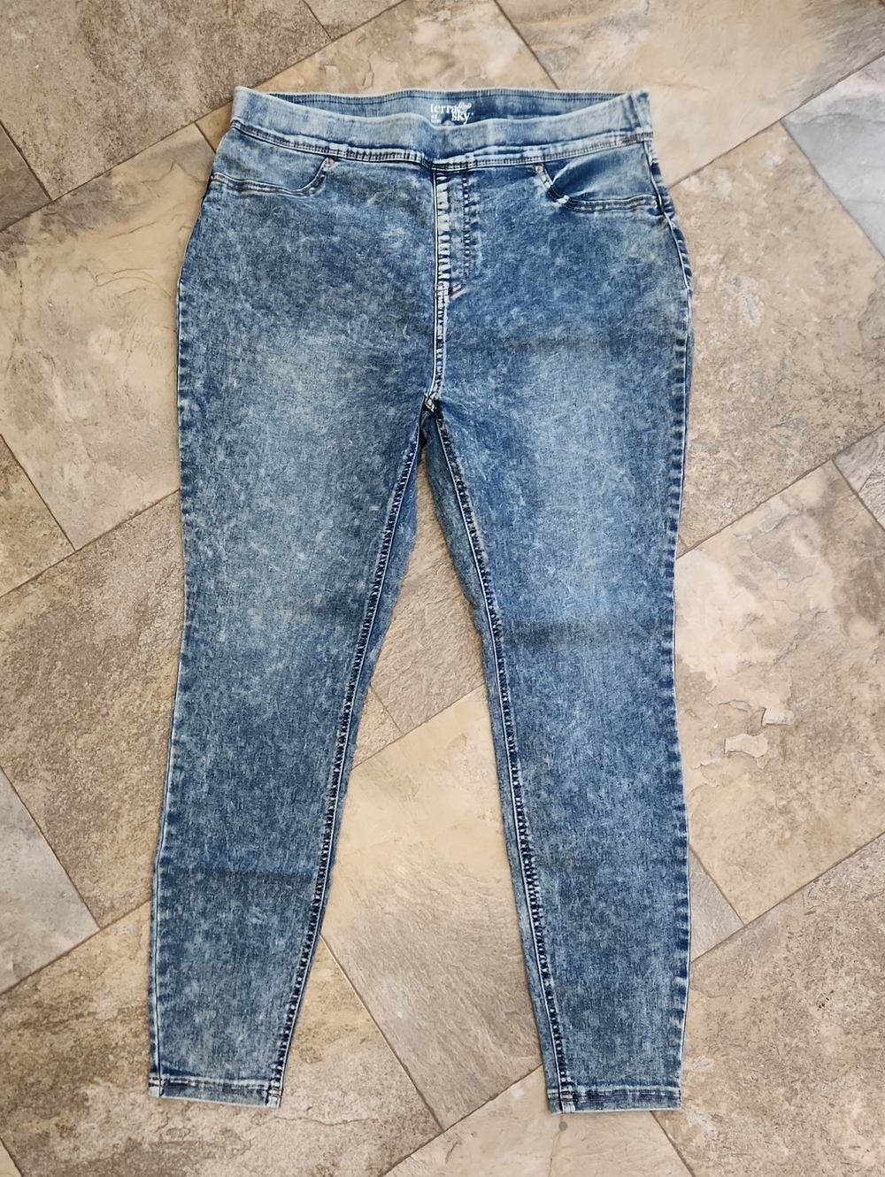 Terra & Sky Women's Acid-Wash Blue Jeggings